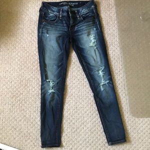 Distressed skinny jeggings